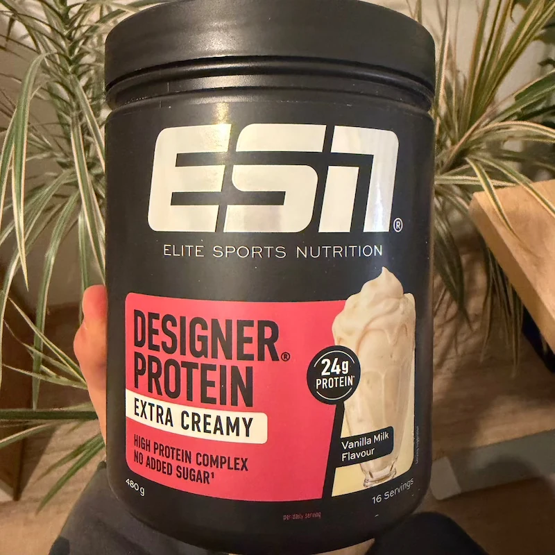 Unsere ESN Designer Protein Extra Creamy Dose Vanilla Milk mit 480 g