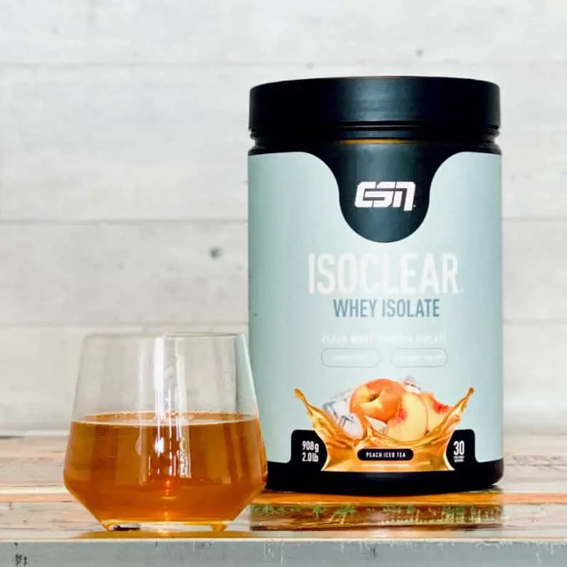 ESN Isoclear Peach Iced Tea mit dem von uns zubereiteten Getränk