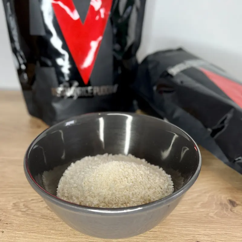 Reisgrieß auf der Küchenwaage beim Rice Pudding Praxistest mit der früheren VAYU-Verpackung