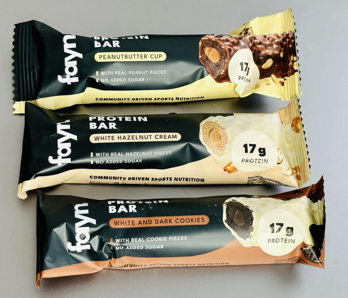 Die drei fayn Protein Bars aus unserem Test 2024 in ihren damaligen Verpackungen