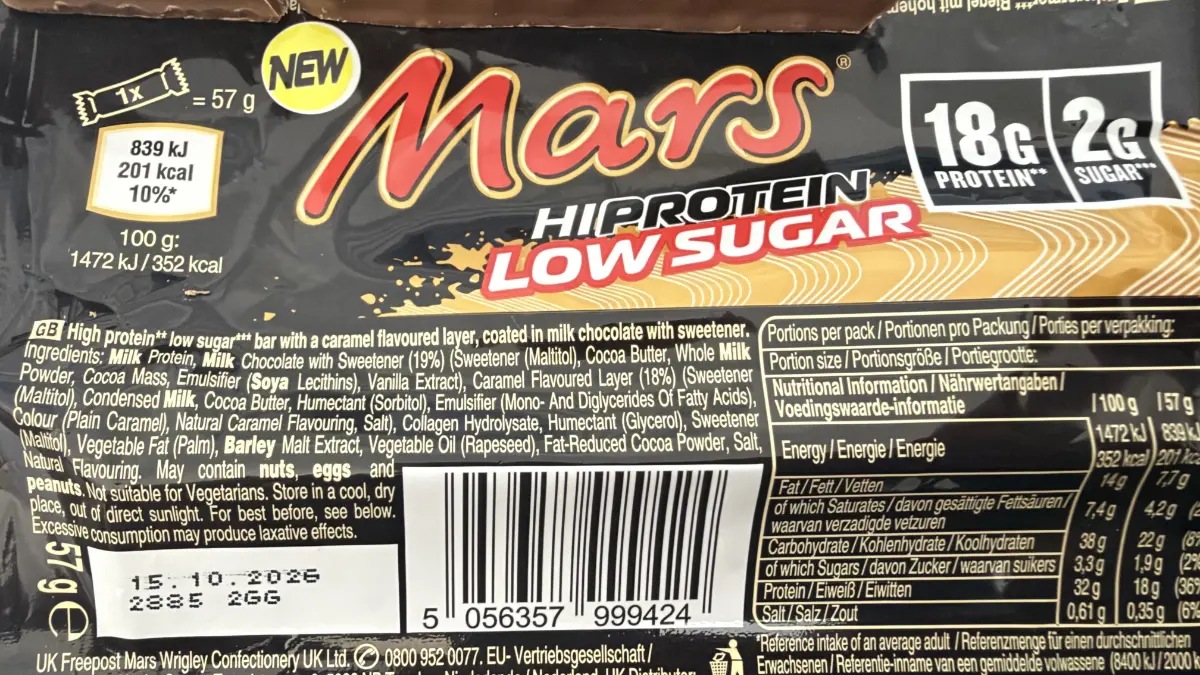 Rückseite der getesteten Mars HiProtein Low Sugar Verpackung mit Zutatenliste und Nährwerttabelle für 57 g