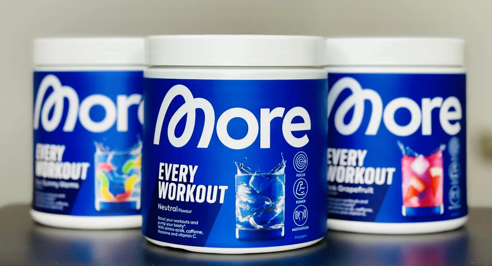 Drei Every-Workout-Dosen aus unserem Testbestand: Sour Gummy Worms, Neutral und Pink Grapefruit