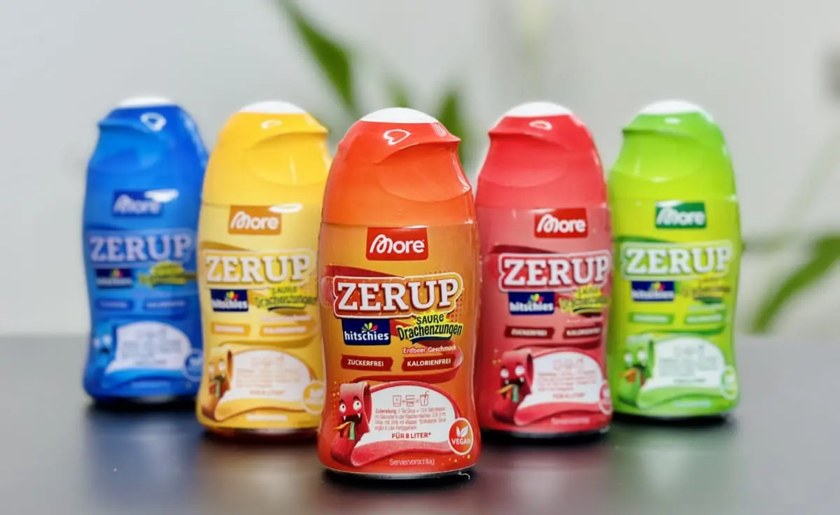 Fünf farbige Zerup-Fläschchen der hitschies-Drachenzungen-Edition in unserem Test