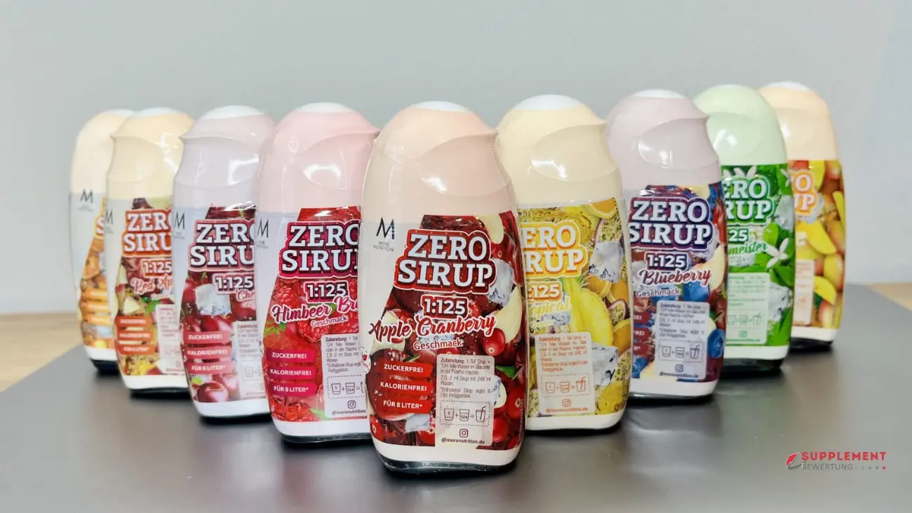 Mehrere eigene More-Nutrition-Testfläschchen mit der Beschriftung Zero Sirup