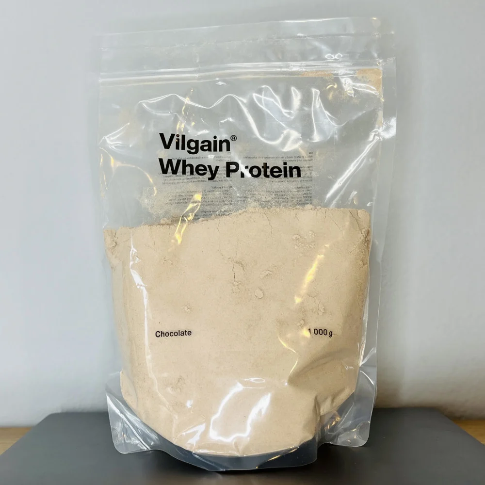 Vilgain Whey Protein Chocolate in unserer transparenten Testpackung.