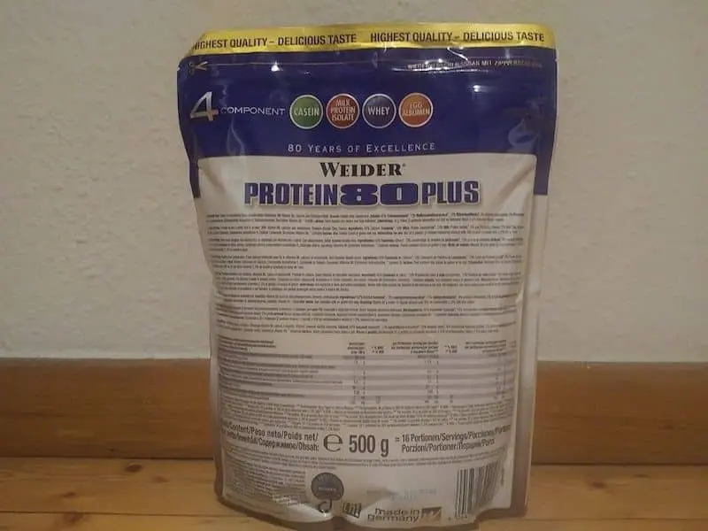 Rückseite des getesteten Weider Protein 80 Plus mit Zutaten und Nährwerten