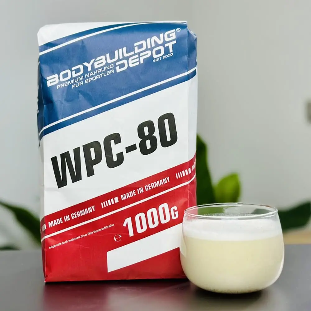 Unser früherer WPC-80-Papierbeutel neben einem selbst angemischten Shake